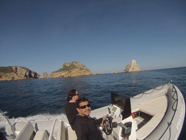 Navegando en lancha desde Begur